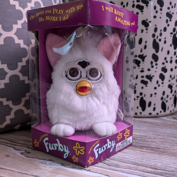 Furby-White UNOPENED 1998 Tiger Electronics, LTD. - Picture 1 of 6